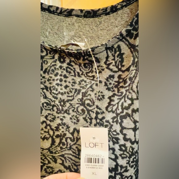 Ann Taylor LOFT women’s blouse, black & gray. - Picture 4 of 6